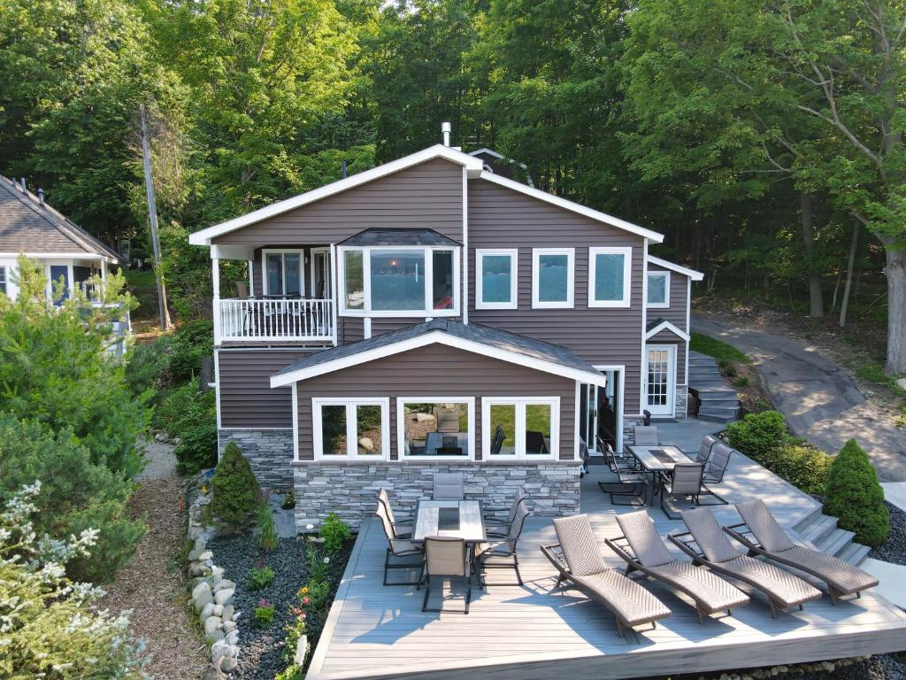 Lakeview Bungalow - Housity