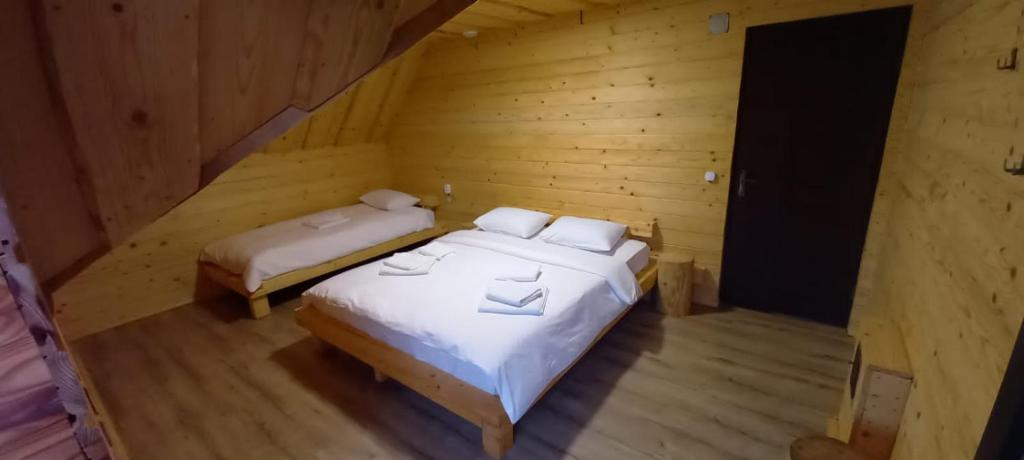 Postel nebo postele na pokoji v ubytování Котедж Гук