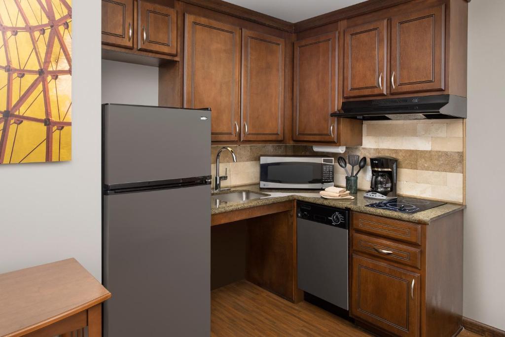 Staybridge Suites North Charleston by IHG photo