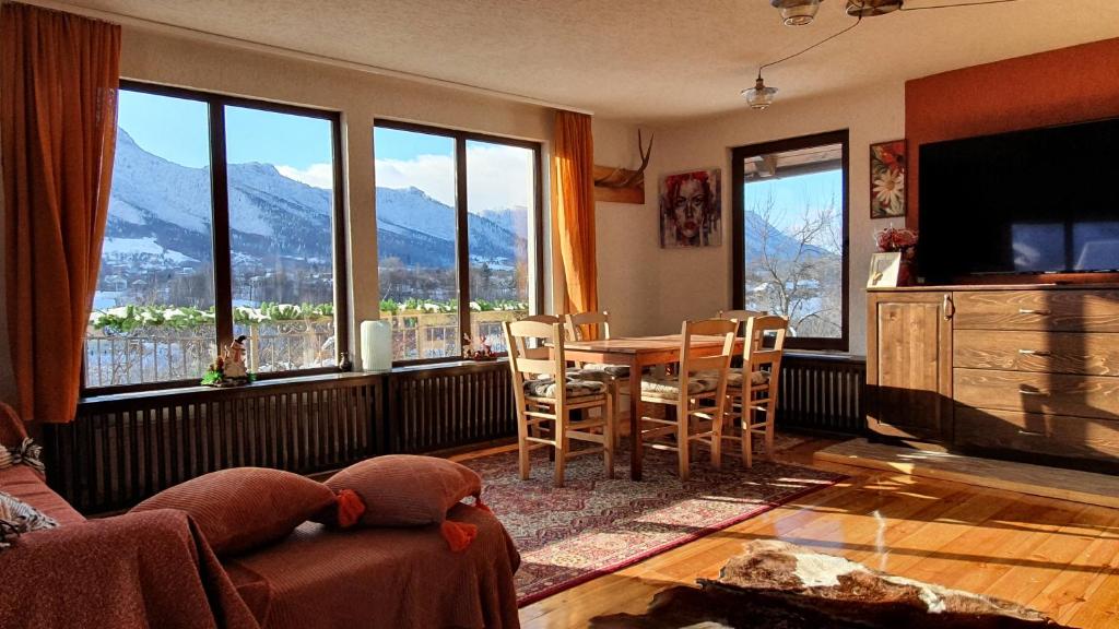 a living room with a table with a view of a mountain at Bran Hill in Bran