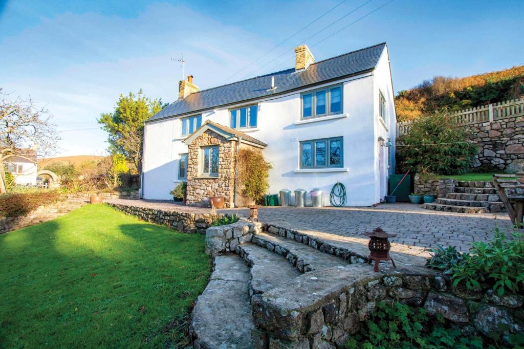 Little Hill End Cottage 2 Bedroom Cottage Llangennith, UK
