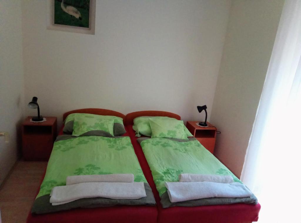 Posteľ alebo postele v izbe v ubytovaní HAUS FERENCZ Bötös Villa