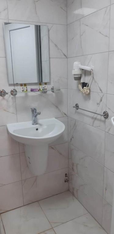 Koupelna v ubytování Elijah Hotel