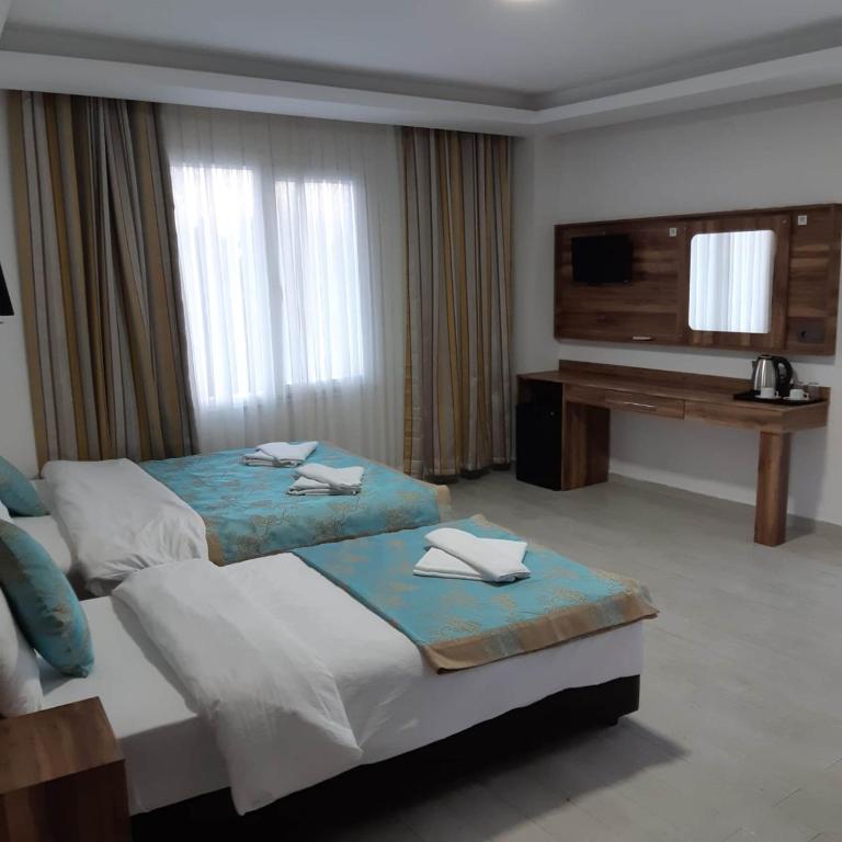 Postel nebo postele na pokoji v ubytování Elijah Hotel