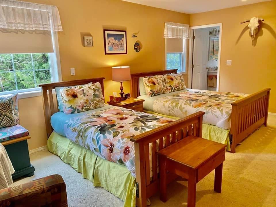 Een bed of bedden in een kamer bij Seafarer Bed & Breakfast