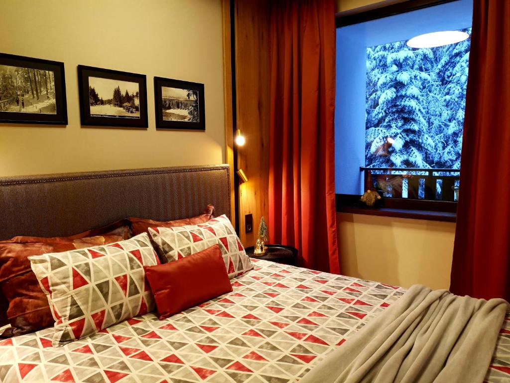 Postel nebo postele na pokoji v ubytování Pinewood ANG luxurious apartment A32