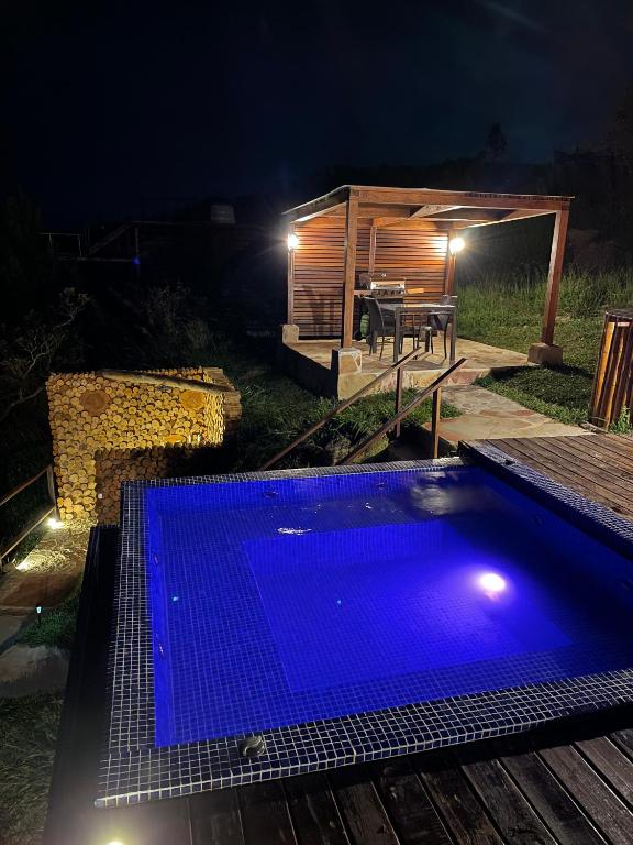 Bazén v ubytování Monteza Glamping nebo v jeho okolí