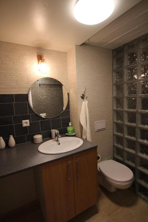 Koupelna v ubytování Sólheimar Studio Apartment