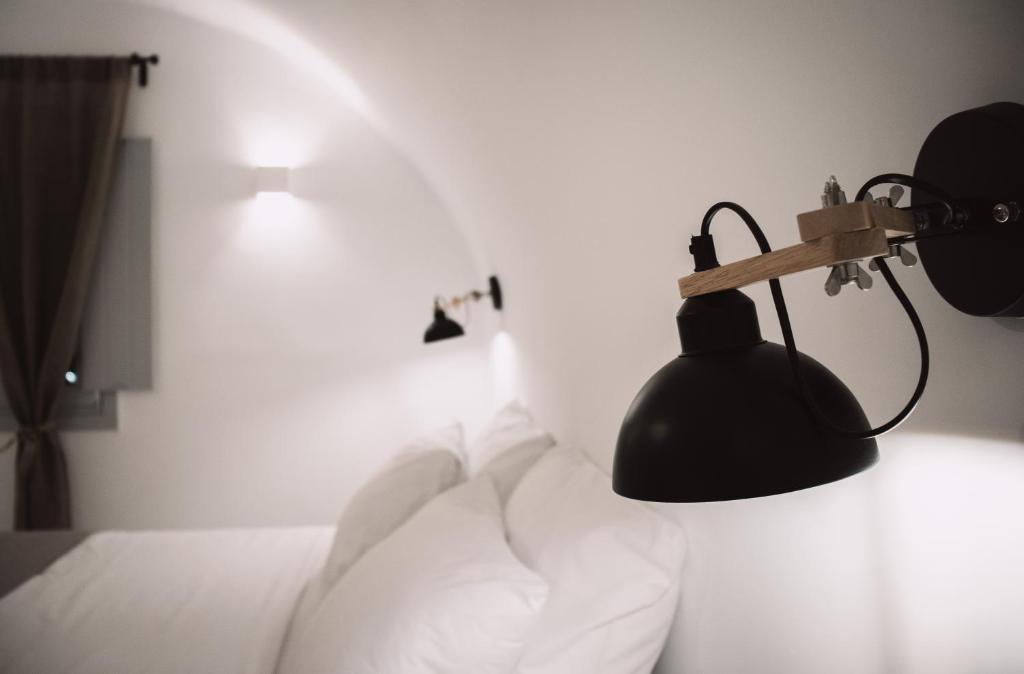 Postel nebo postele na pokoji v ubytování Bianco Diverso Suites