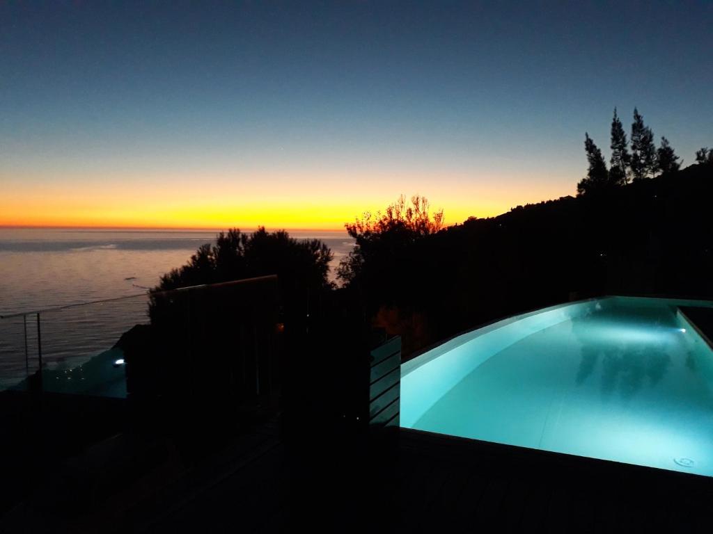 Bazén v ubytovaní Villa Luxury Paradise Suites alebo v jeho blízkosti
