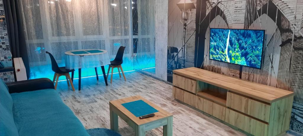 TV a/nebo společenská místnost v ubytování апартаменты премиум класса с панорамой на центр