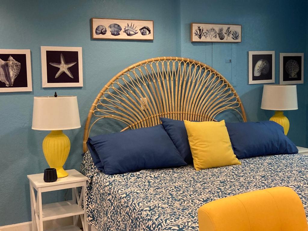 3Gulls Inn OzonaBoutique HotelSteps from Restaurants & Brewery