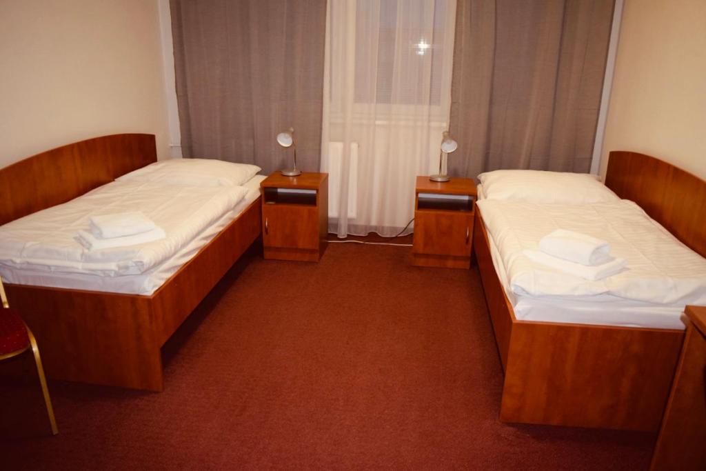 Postel nebo postele na pokoji v ubytování LC - Hotel Ostrava