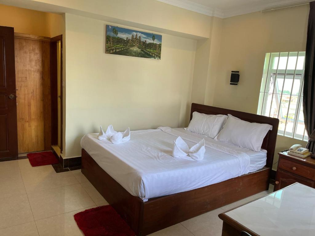 Postel nebo postele na pokoji v ubytování Queenwood Hotel