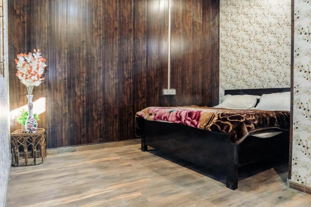 Postel nebo postele na pokoji v ubytování Mehra Cottage