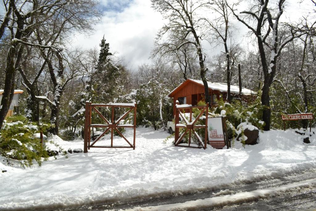 Cabañas Los Cuatro Robles през зимата