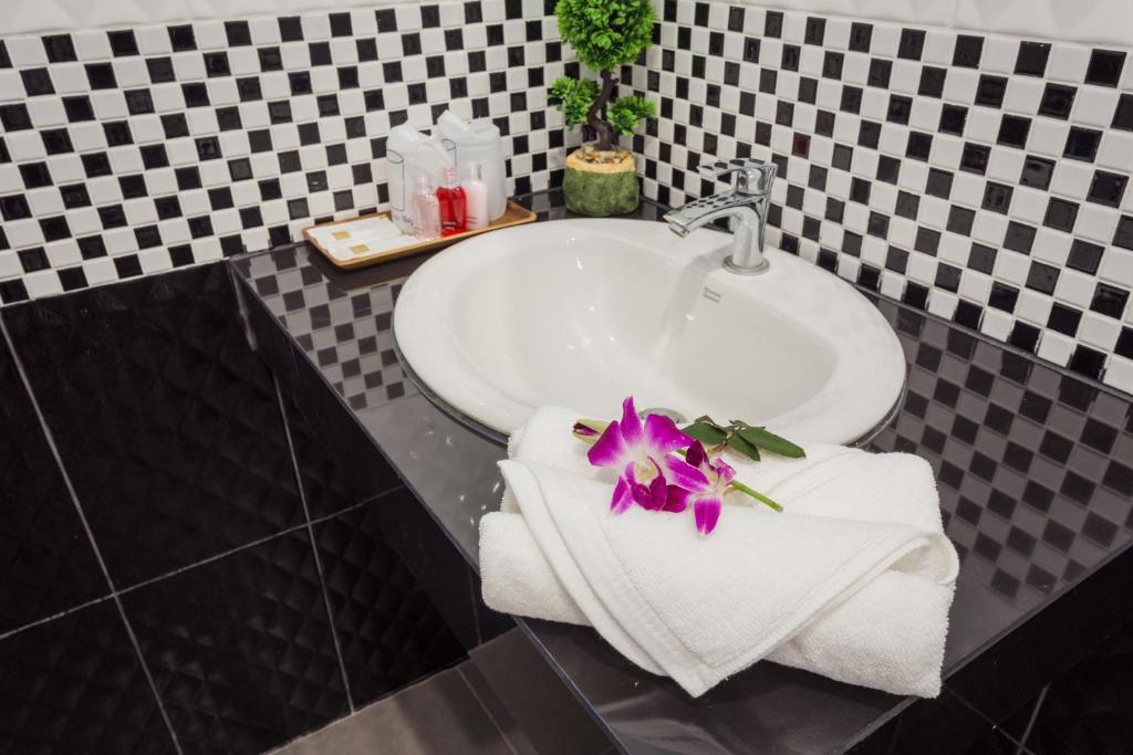 Fotografie z fotogalerie ubytování Journey Residence Phuket v destinaci pláž