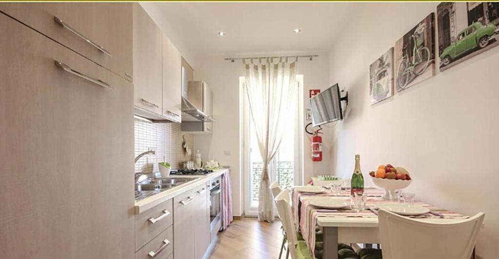 Кухня або міні-кухня у Castellabate Apartments Casa Maddalena