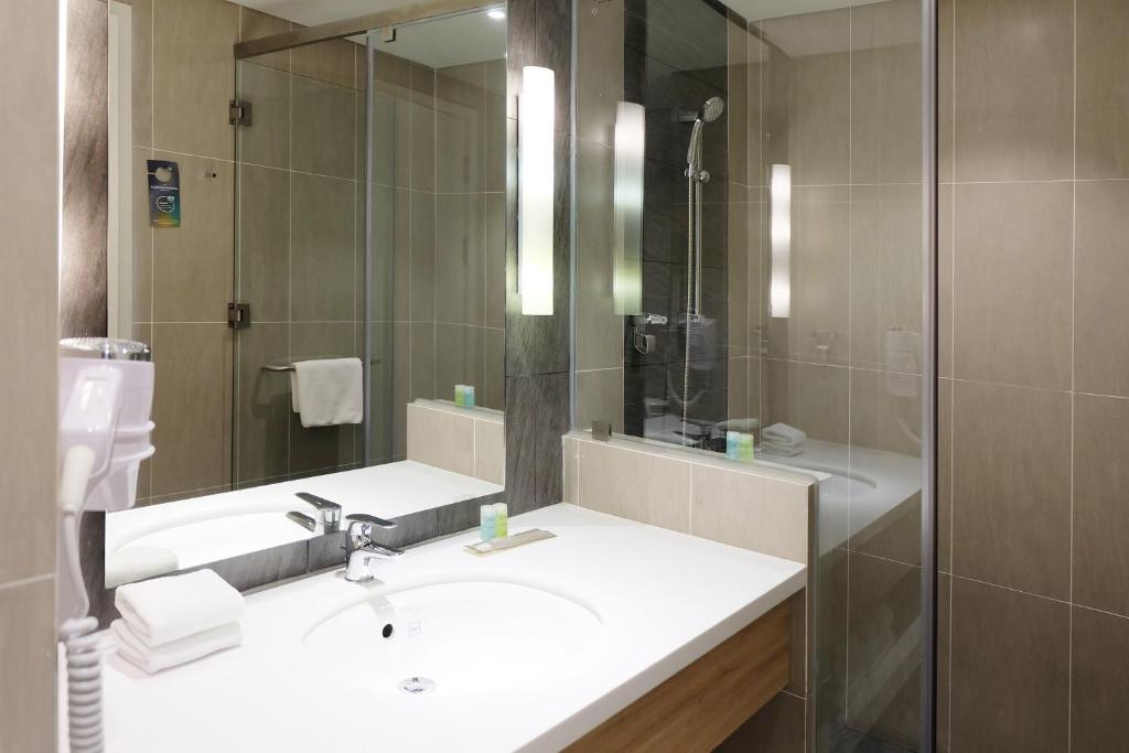 Two-Bedroom Apartment - Complimentary Round-trip Transfer to International Terminal upon request