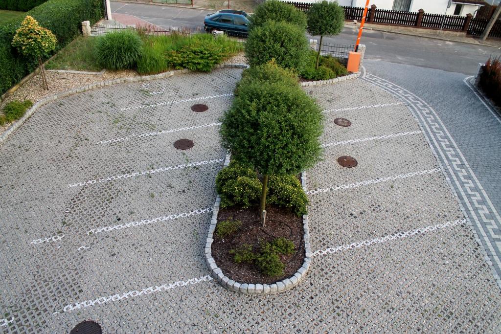 Vonkajšia záhrada v ubytovaní Hotel Linder