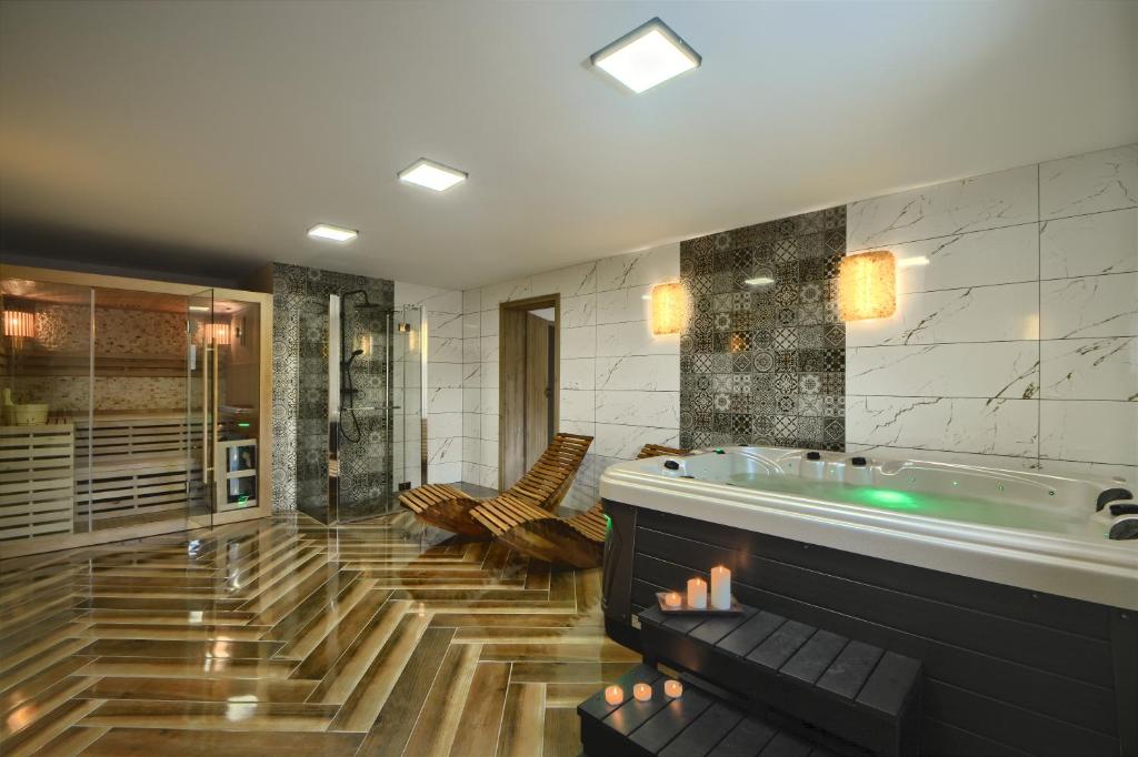Kúpeľňa v ubytovaní Dom w Milówce - Apartamenty na Kowolu