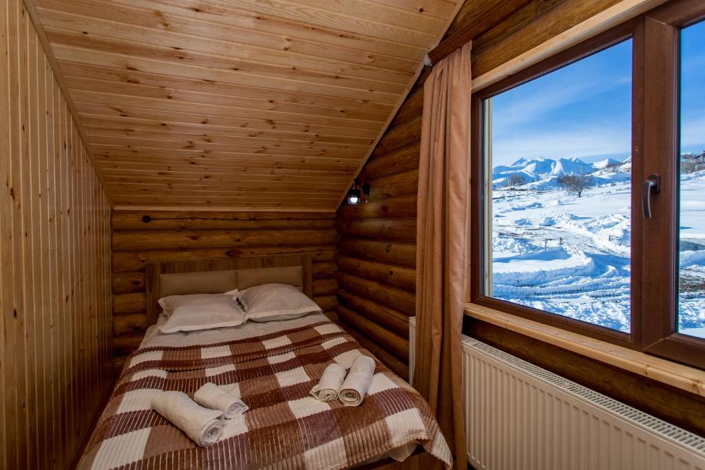 Postel nebo postele na pokoji v ubytování Snow Time Eco Chalet