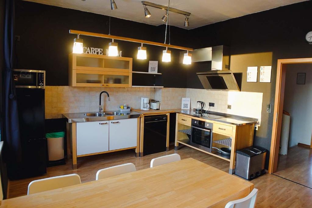 Virtuvė arba virtuvėlė apgyvendinimo įstaigoje work & stay house in Linz