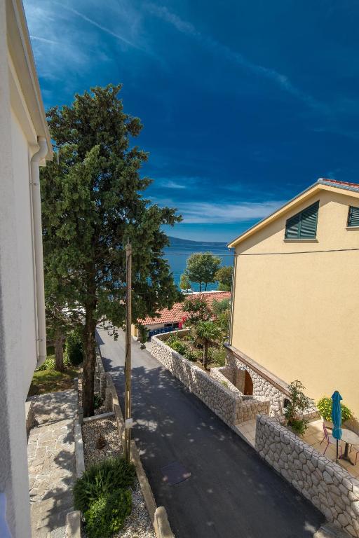 Rocky Beach Rooms - 16