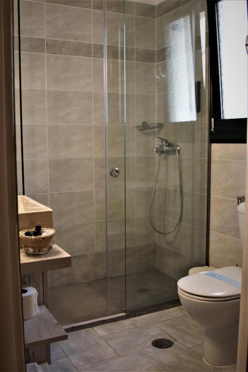 A bathroom at Irides