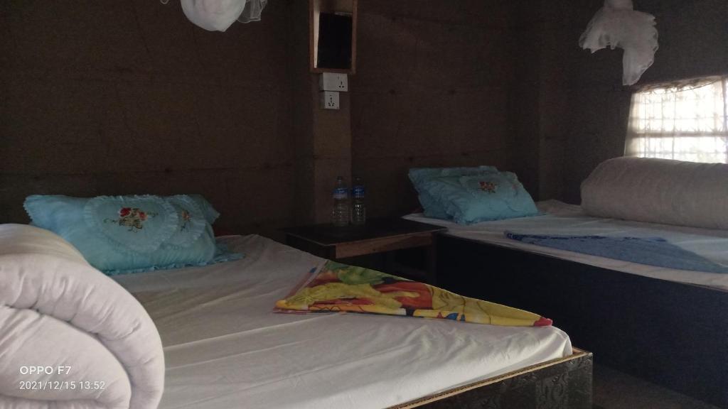 Postel nebo postele na pokoji v ubytování Bardiya Community Homestay