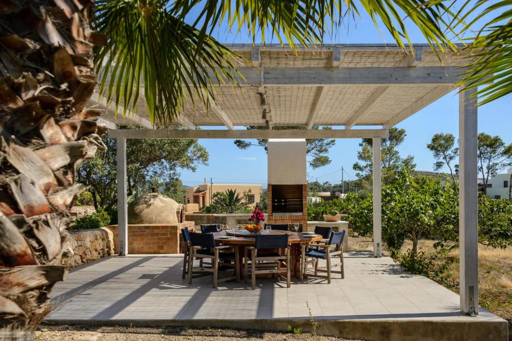 Zahrada ubytování Villa Can Joan I - Fantastic Sunset Views and Family Friendly -