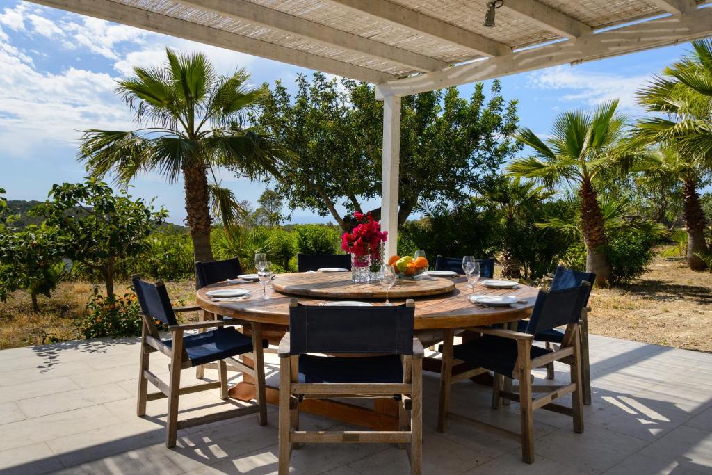 Zahrada ubytování Villa Can Joan I - Fantastic Sunset Views and Family Friendly -