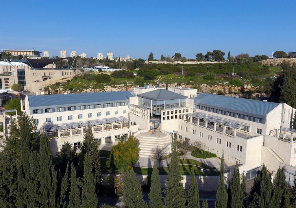 מבט מלמעלה על אכסניית אנ''א רבין ירושלים