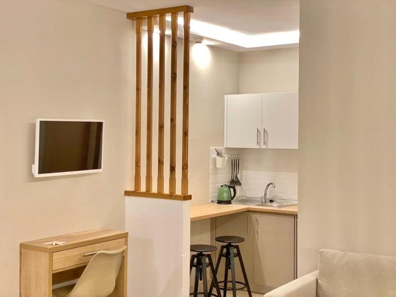 Kuchyň nebo kuchyňský kout v ubytování Annmari Studios