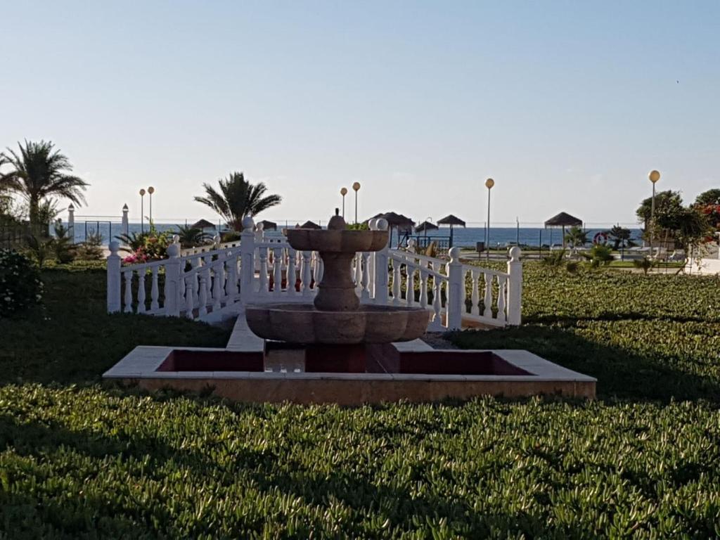 Vonkajšia záhrada v ubytovaní Casa baja preciosa con jardín privado en primera línea naturista!