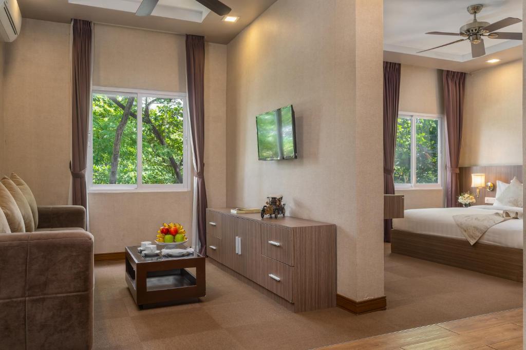 ANIK BOUTIQUE HOTEL AND SPA $41 ($̶6̶5̶) - Prices & Reviews - Phnom Penh,  Cambodia