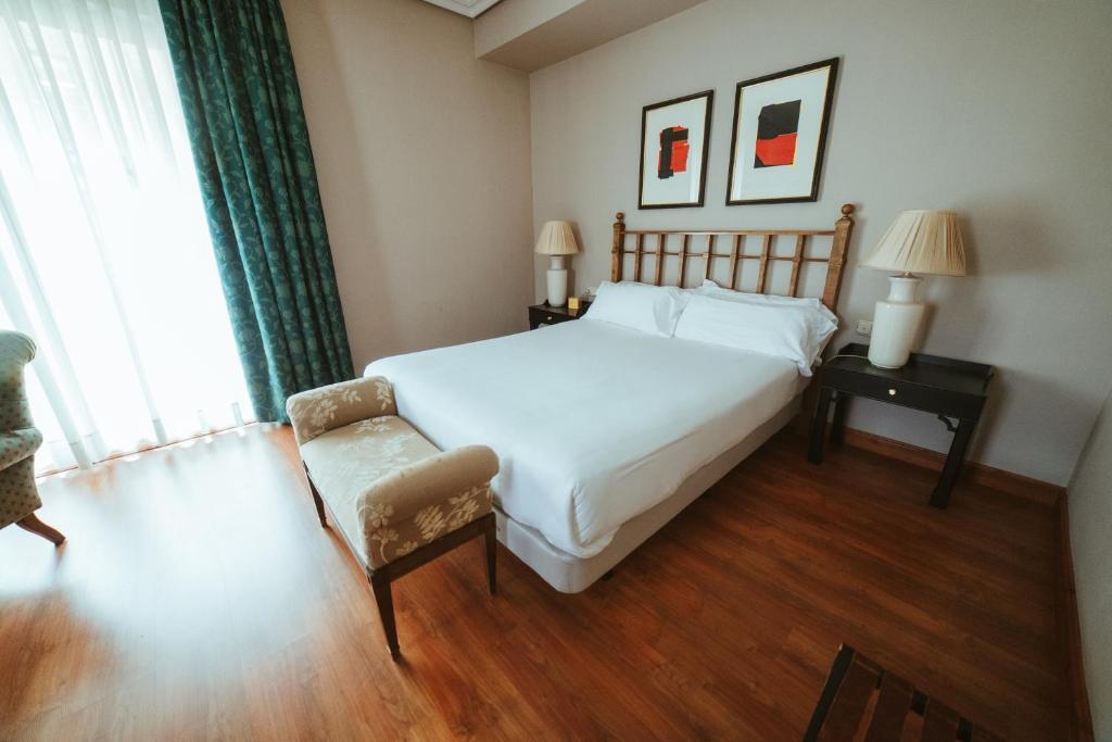 Postel nebo postele na pokoji v ubytování Barceló León Conde Luna