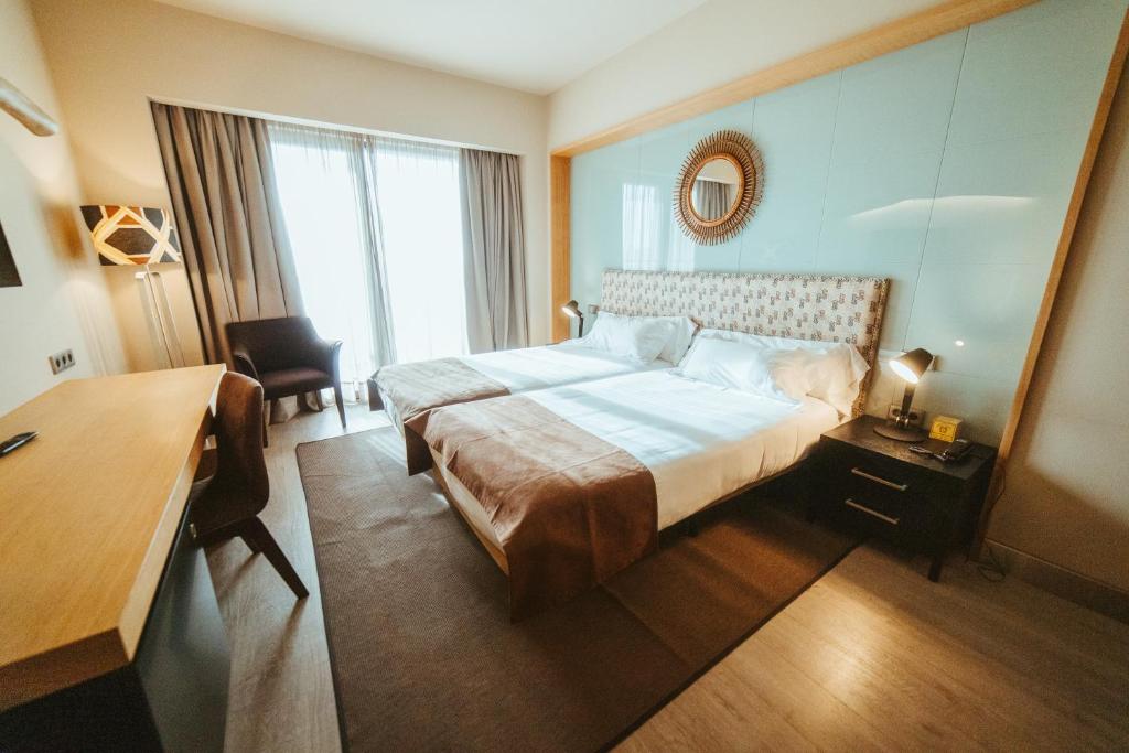Postel nebo postele na pokoji v ubytování Barceló León Conde Luna