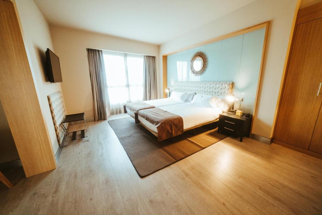 Postel nebo postele na pokoji v ubytování Barceló León Conde Luna