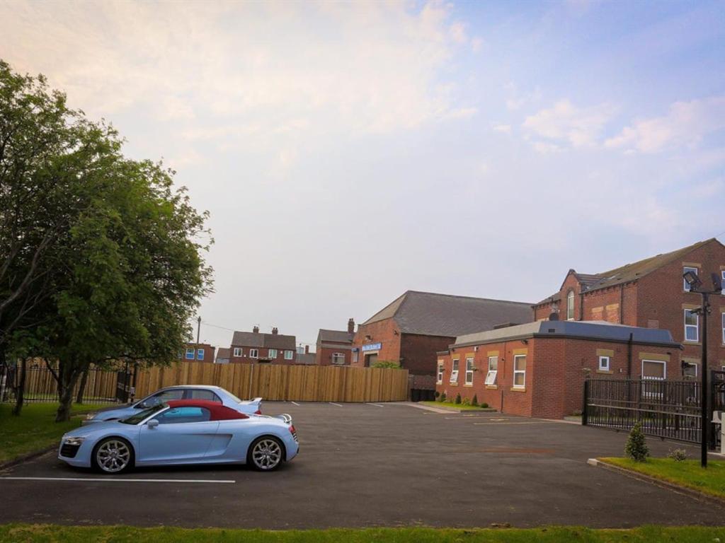 Luxury apartment near city centre with parking