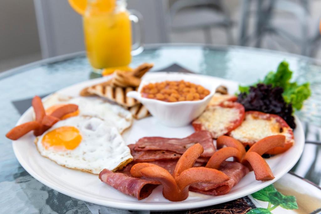 Jedlo v ubytovaní bed & breakfast alebo blízkom okolí