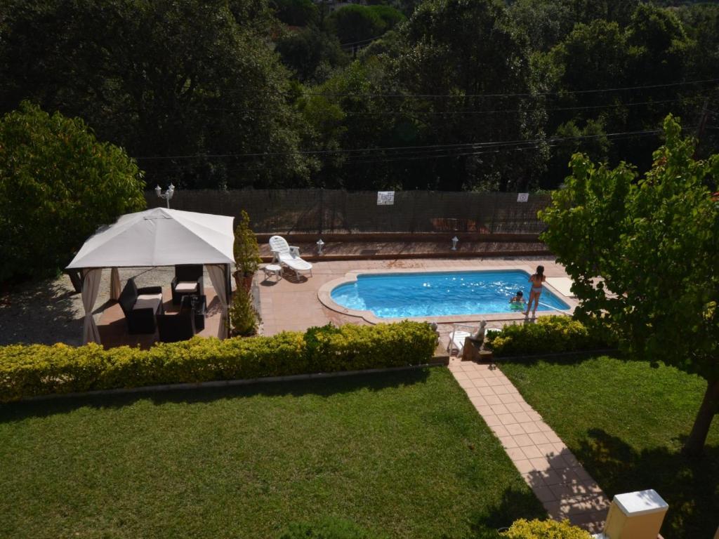 Bazén v ubytování Villa valen montbarbat costa brava nebo v jeho okolí
