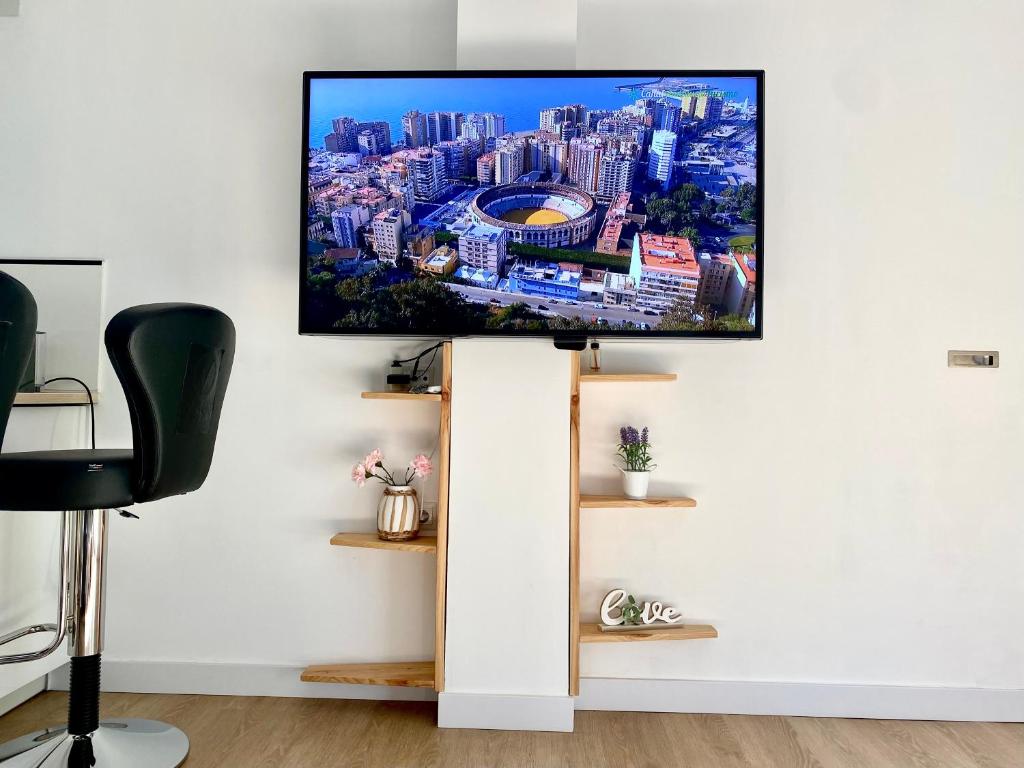TV a/nebo společenská místnost v ubytování Suite Breeze - Private Heated Pool