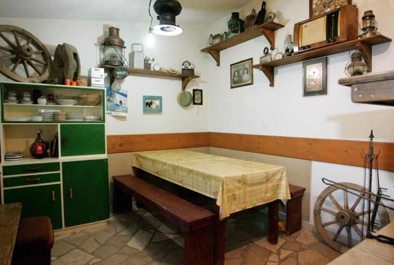 Fotografia z galérie ubytovania Holiday apartment in Okrug Gornji with terrace, air conditioning, WiFi 3436-1 v Trogiri