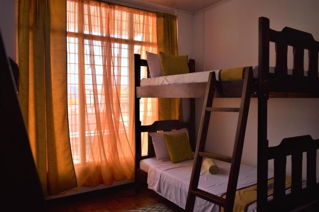 Postel nebo postele na pokoji v ubytování Lajuela BnB & Hostel