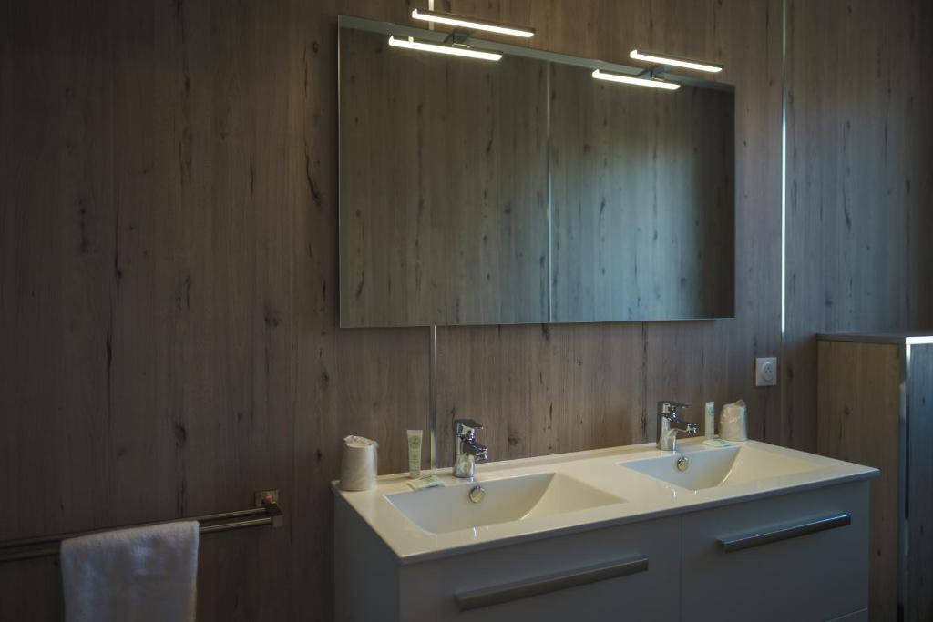a bathroom with a sink and a mirror at Hôtel du Musée in Granville