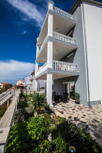 Budova, v ktorej sa apartmán nachádza