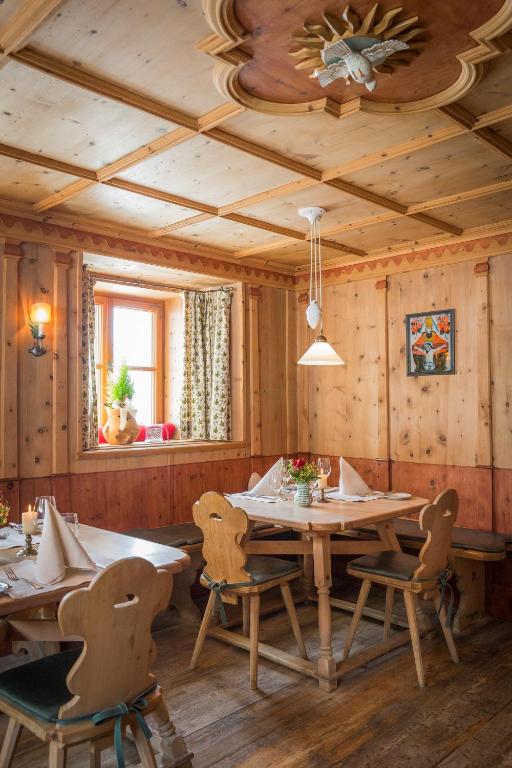 Reštaurácia alebo iné gastronomické zariadenie v ubytovaní TAUROA Winterstellgut