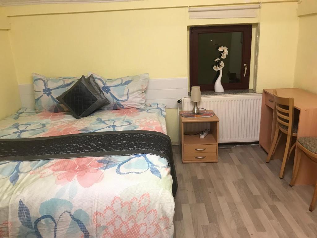 PensionLien - Double Or Twin Room With Shared Bathroom