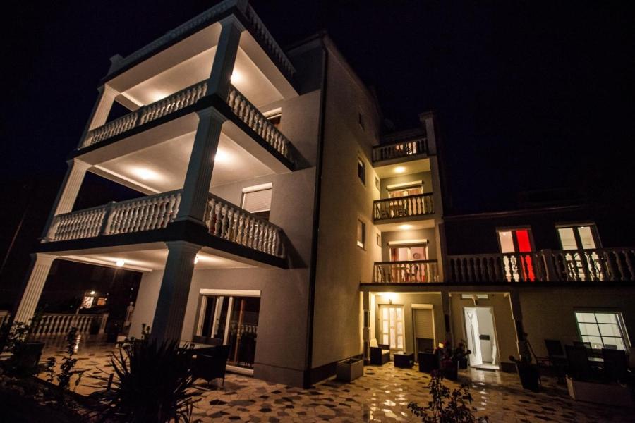 Budova, v ktorej sa apartmán nachádza